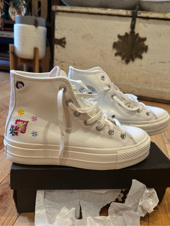 Converse Shoes - Converse Chuck Taylor All Star Lift Platform Floral Embroidery